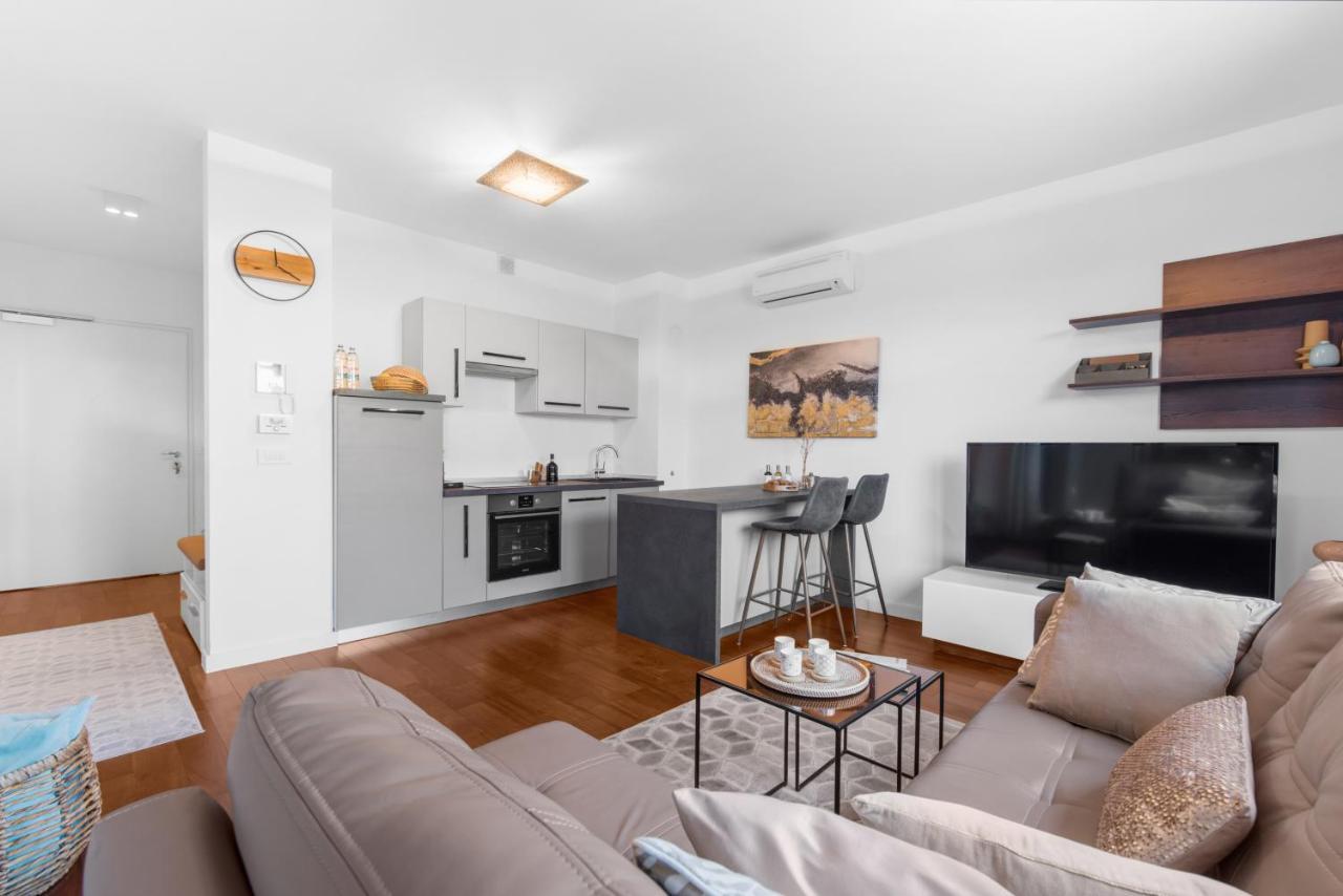 Luxury New Apartment With Private Garden Near The Beach! Poreč Exteriér fotografie